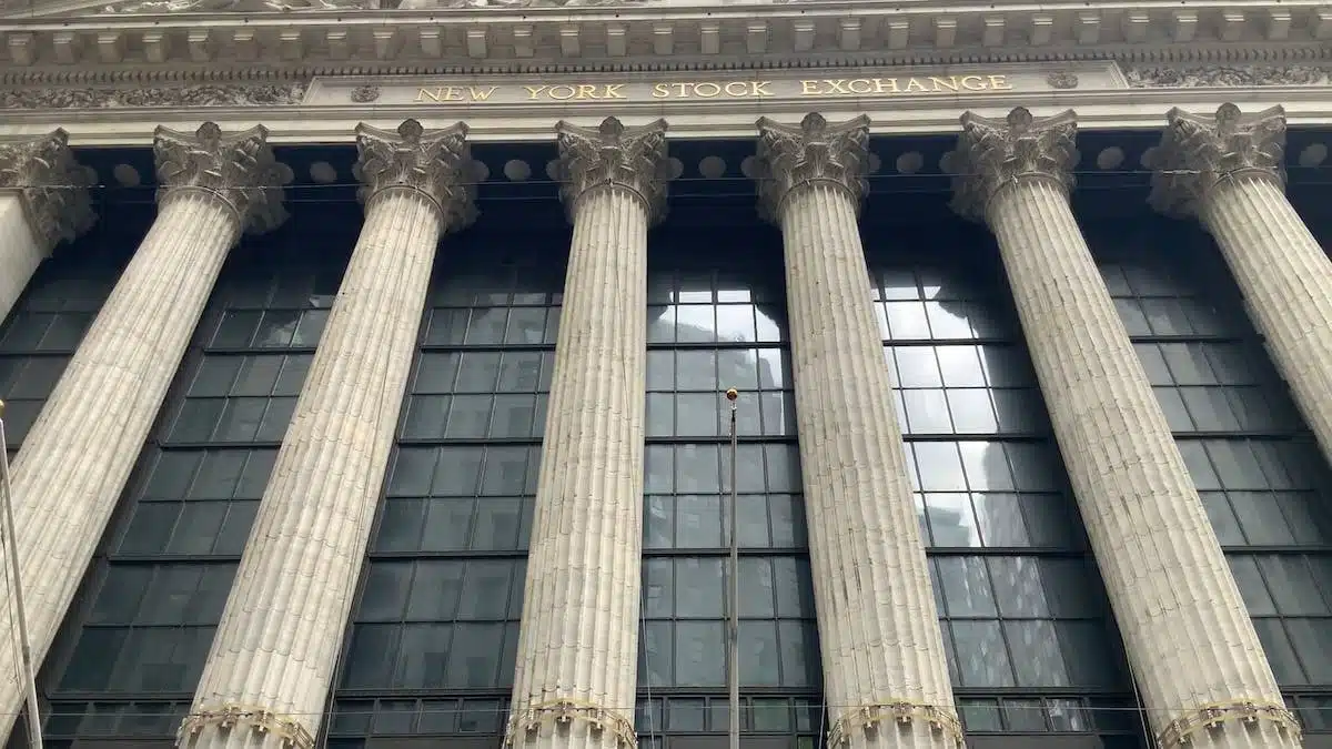 Les bénéfices et les risques de la bourse de Paris pour les investisseurs