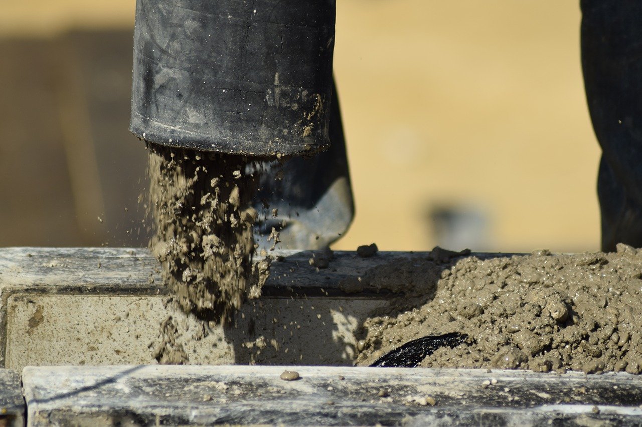 Coulage de béton : pourquoi la pompe à béton est-elle indispensable ?