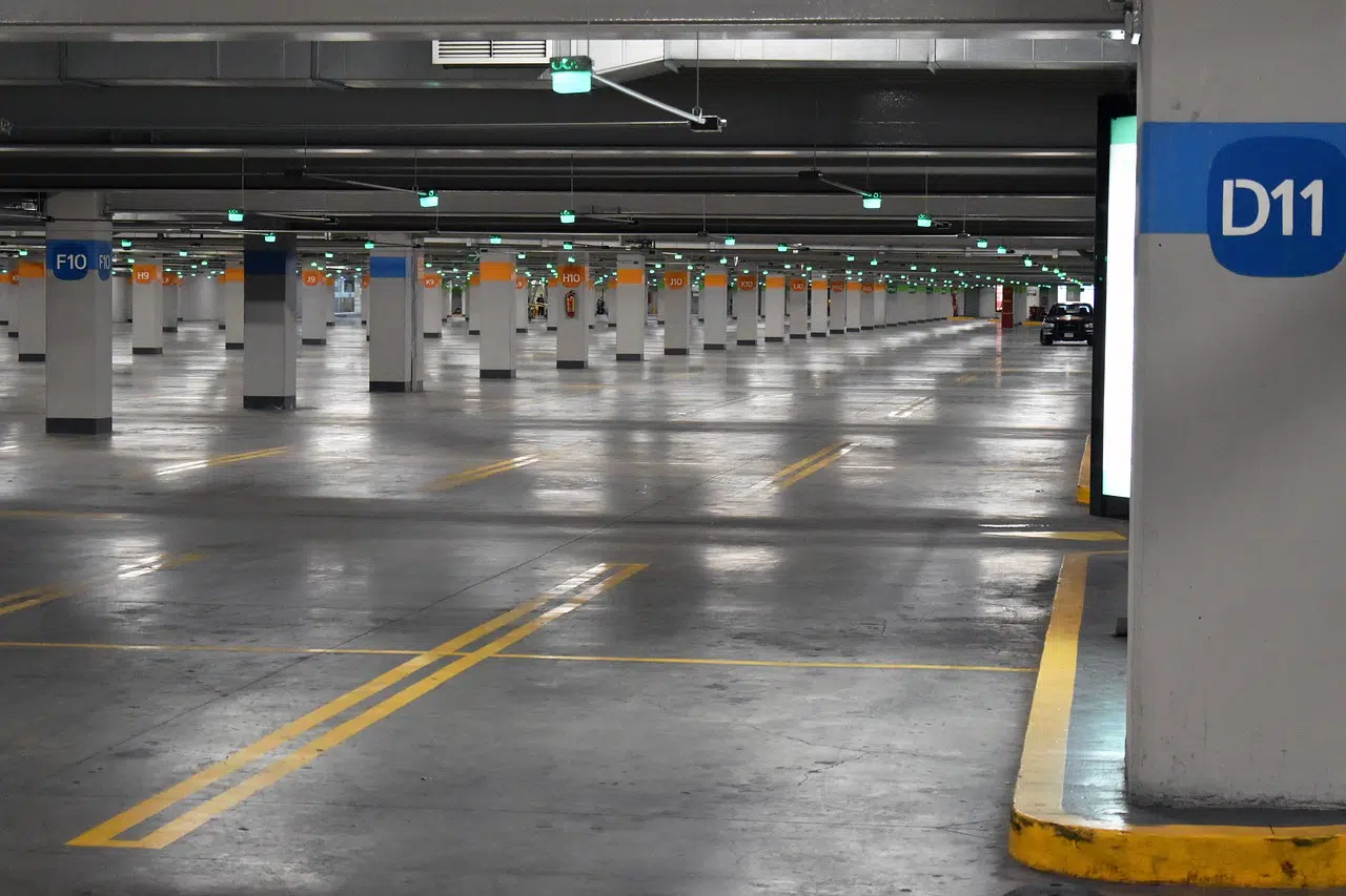 Est-il possible de réserver un parking privé près de l’aéroport de Marseille ?