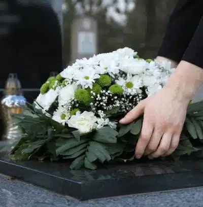 Le coût des obsèques : comment prévoir et réduire les dépenses